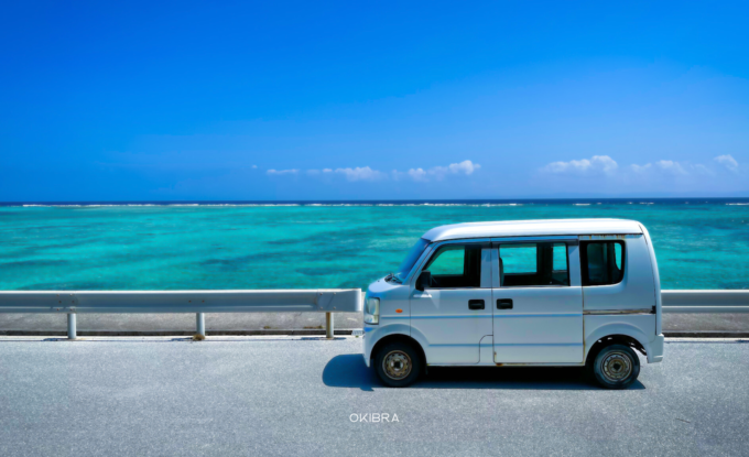 伊是名島の海と車