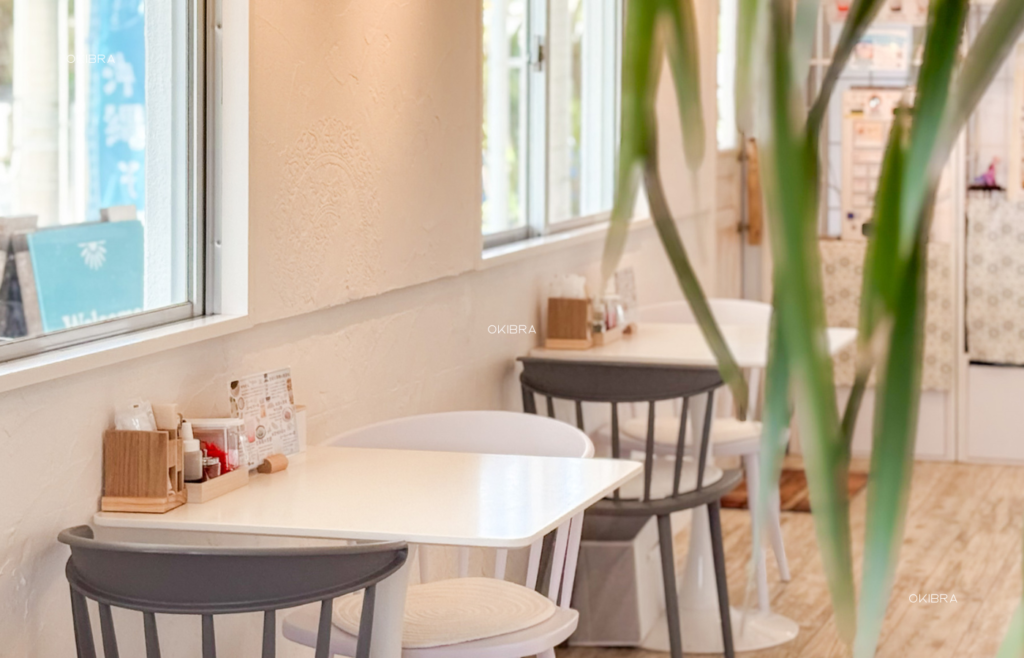 沖縄県今帰仁村 沖縄そばカフェととと 沖縄そば ポップコーン 座敷あり