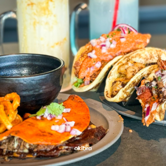 沖縄県金武町 Blue Entrance Kitchen イーストテラス店 タコス ボリューミー