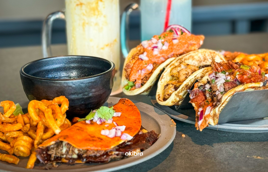 沖縄県金武町 Blue Entrance Kitchen イーストテラス店 タコス ボリューミー