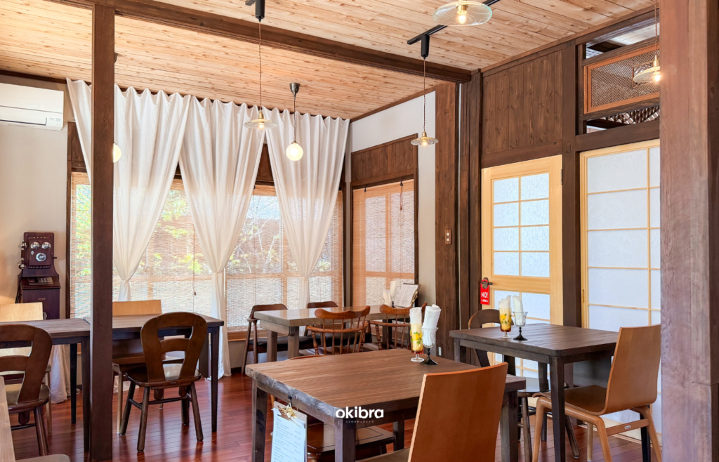 沖縄県今帰仁村 Lucian Blue 沖縄カフェ 古民家カフェ モーニング 朝食 パンケーキ クリームソーダペットOK