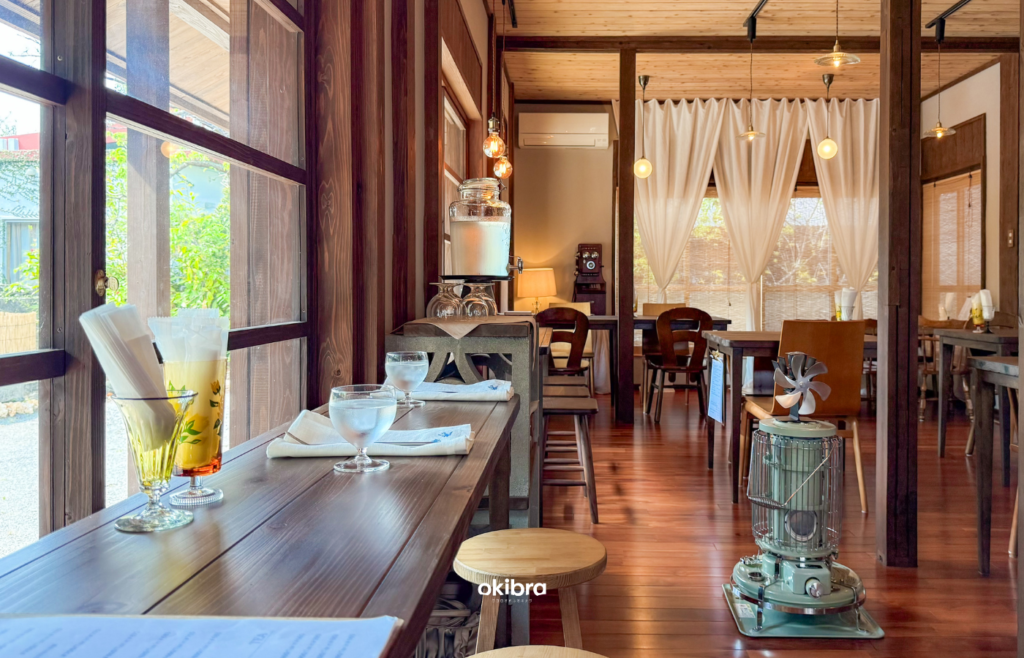 沖縄県今帰仁村 Lucian Blue 沖縄カフェ 古民家カフェ モーニング 朝食 パンケーキ クリームソーダペットOK